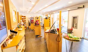 Verkaufsraum einer Apotheke in Cochem